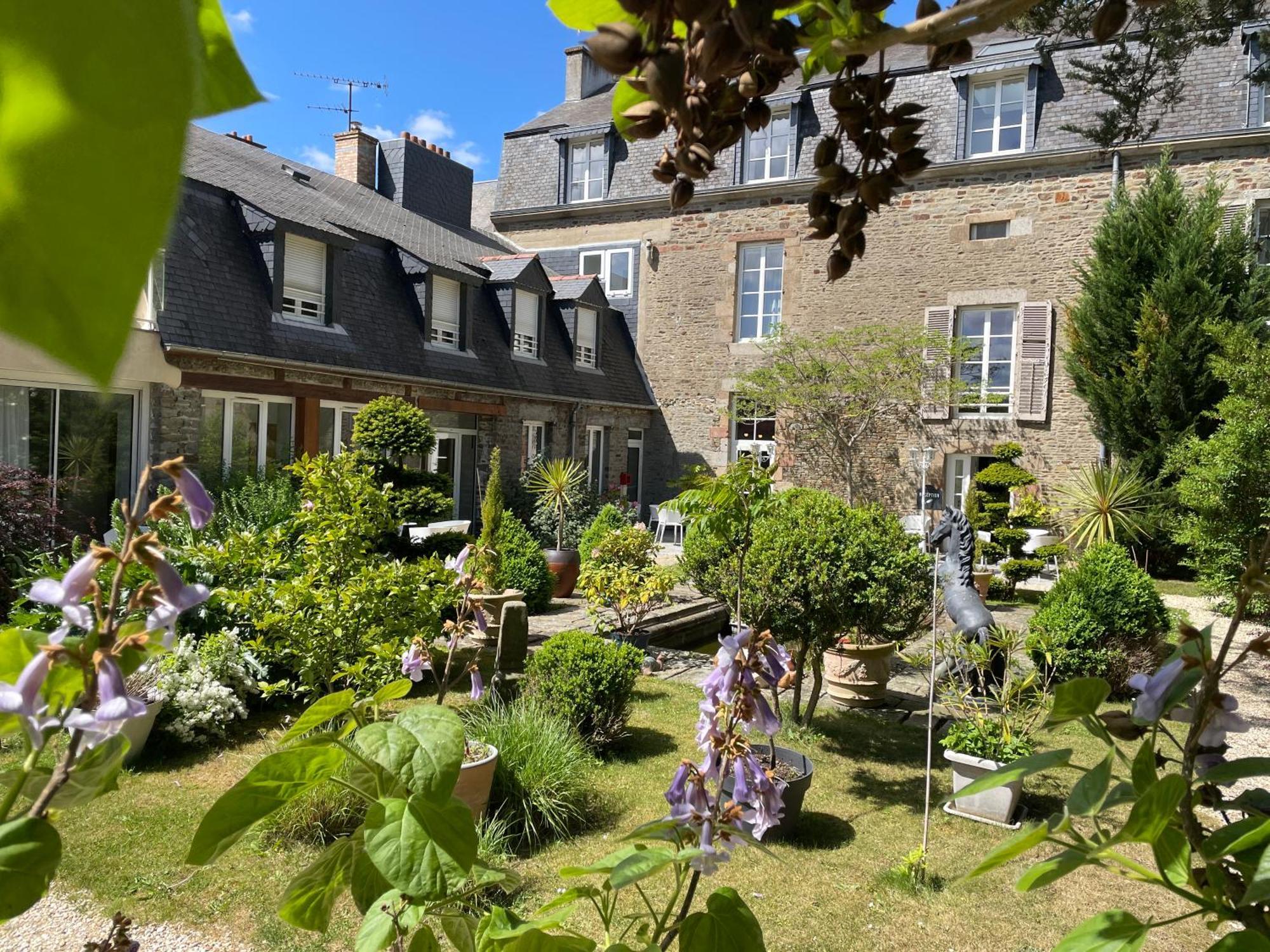 Hotel Victor Hugo Pontorson Exterior photo